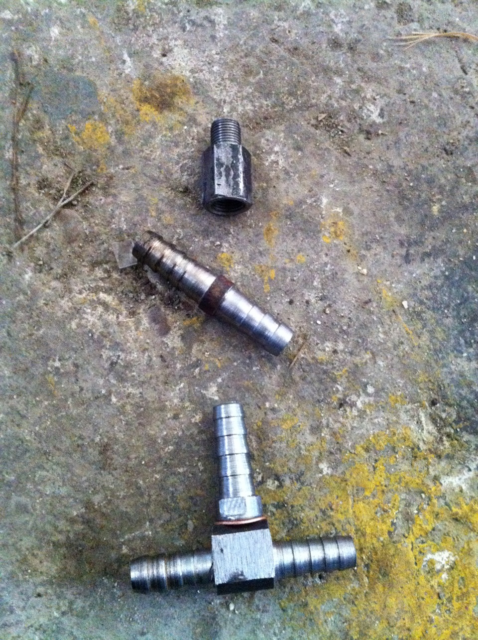 Вывод сапунов под капот — Toyota Hilux (7G), 2,5 л, 2012 года | тюнинг ...