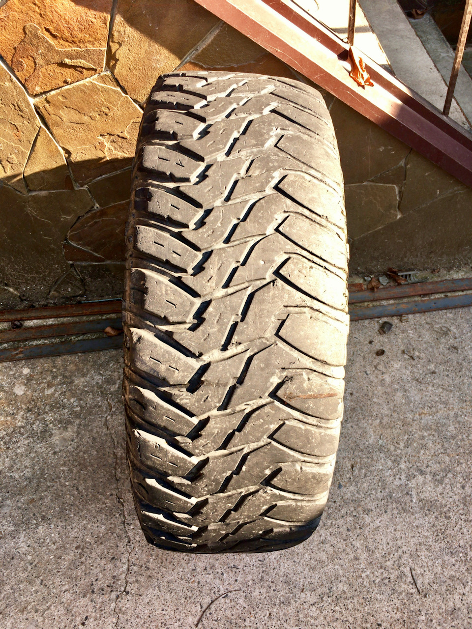 Goodyear Wrangler MT/R with Kevlar 285/75 R16 — Mitsubishi Pajero