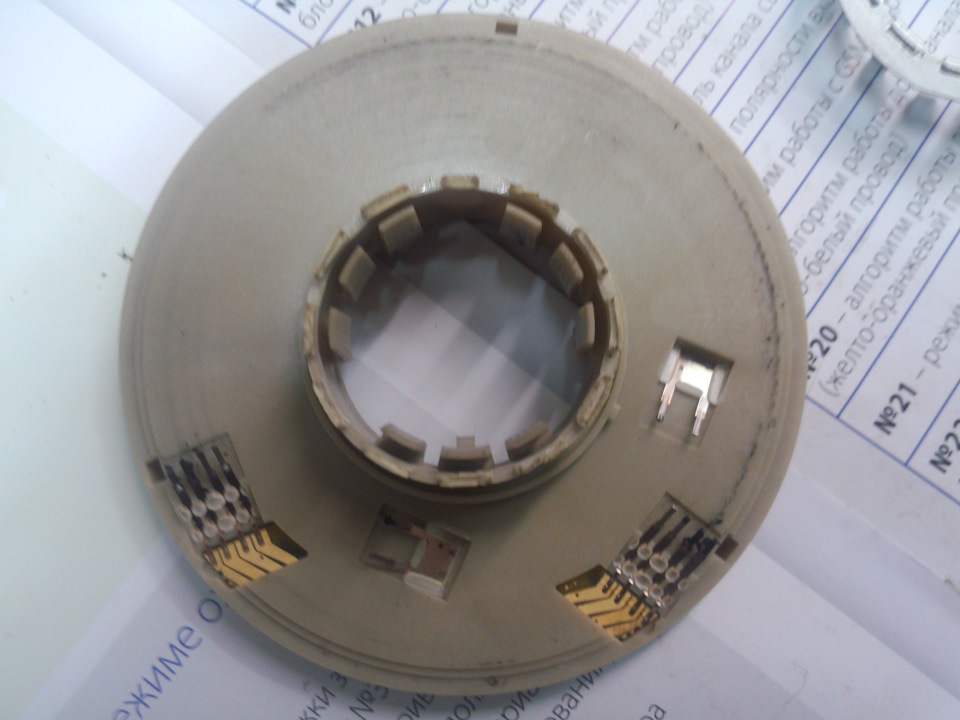 эти контакты просто очищаем от мусора — Opel Corsa D