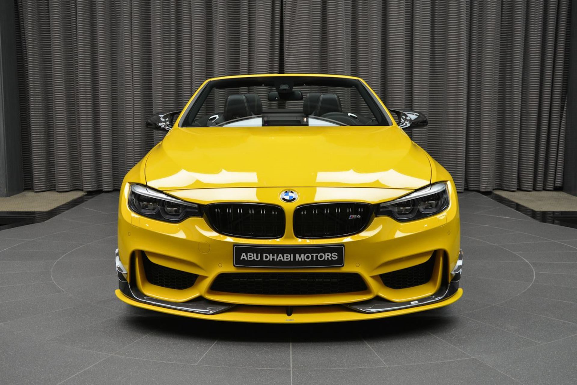 BMW m4 2018 желтая