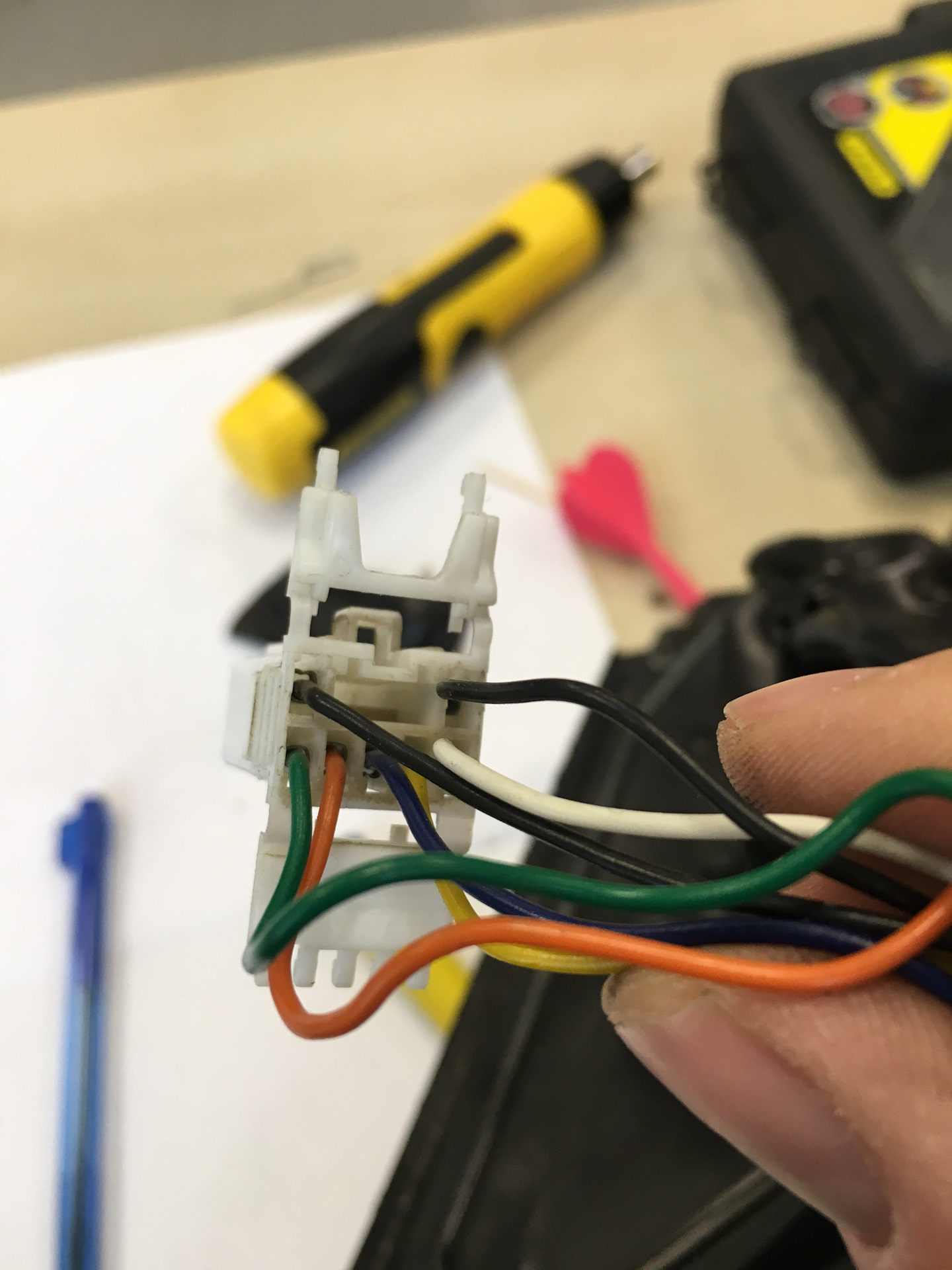 Заземление экрана контрольного кабеля нормы. Положение проводов. Схема укладки саморегулирующийся кабель к трубу каннали. Положение проводов. Цепная одинарная подвеска контактной сети.