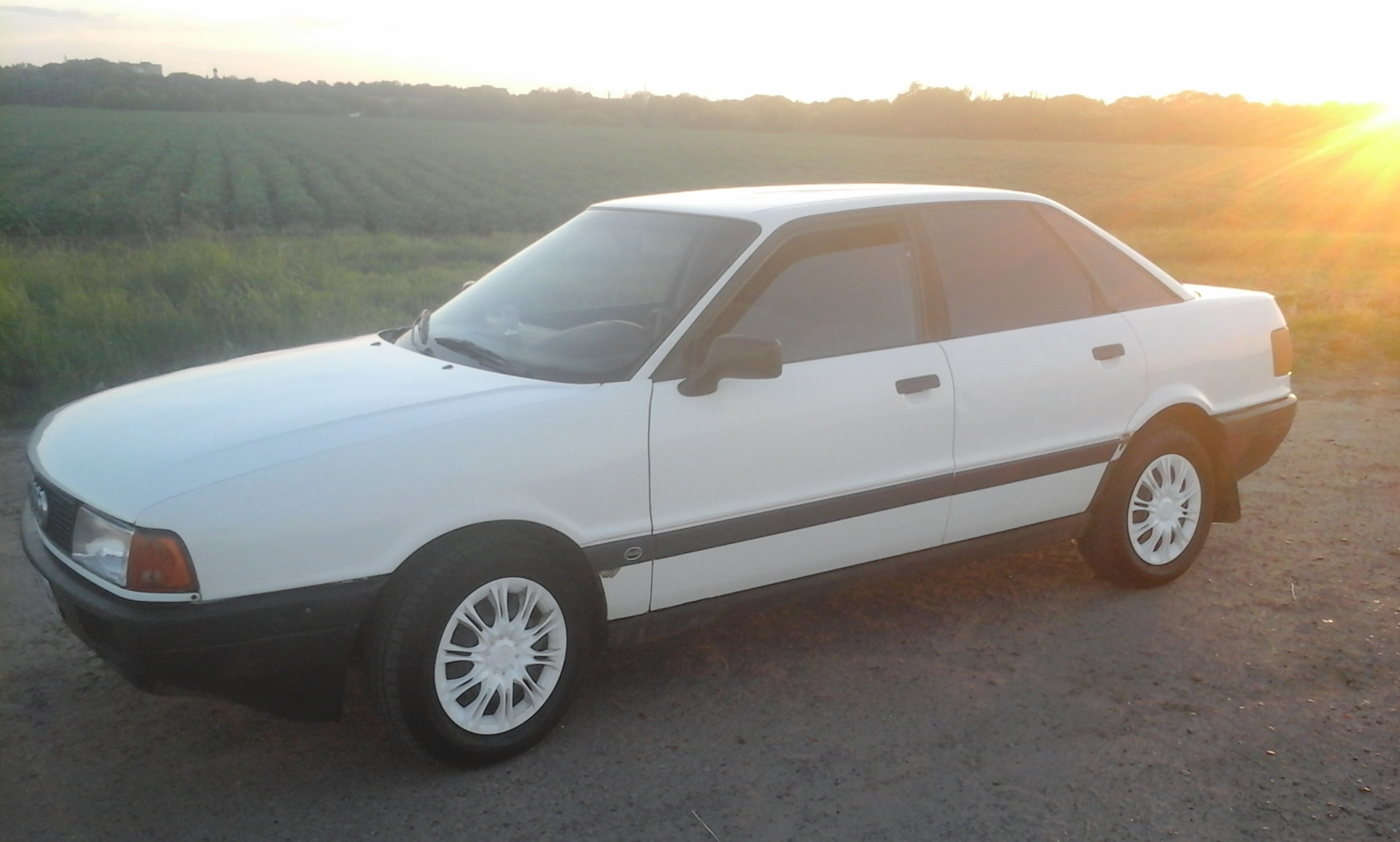 80 white. Audi 80 белая. Ауди 80 бочка белая. Ауди 80 1991 белая. Матовая белая Ауди 80.