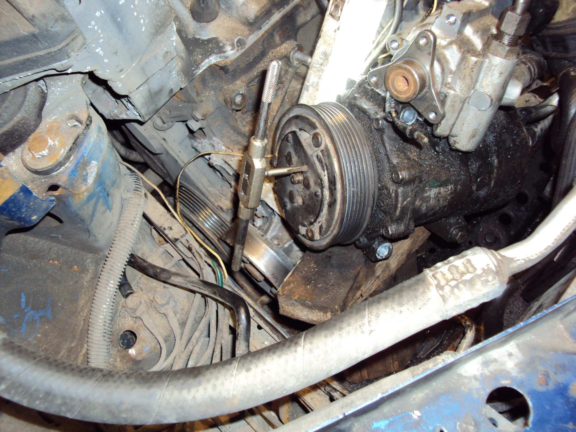 Замена подшипника кондиционера - Renault Megane II, 1,6 л, 2004 года своими рука