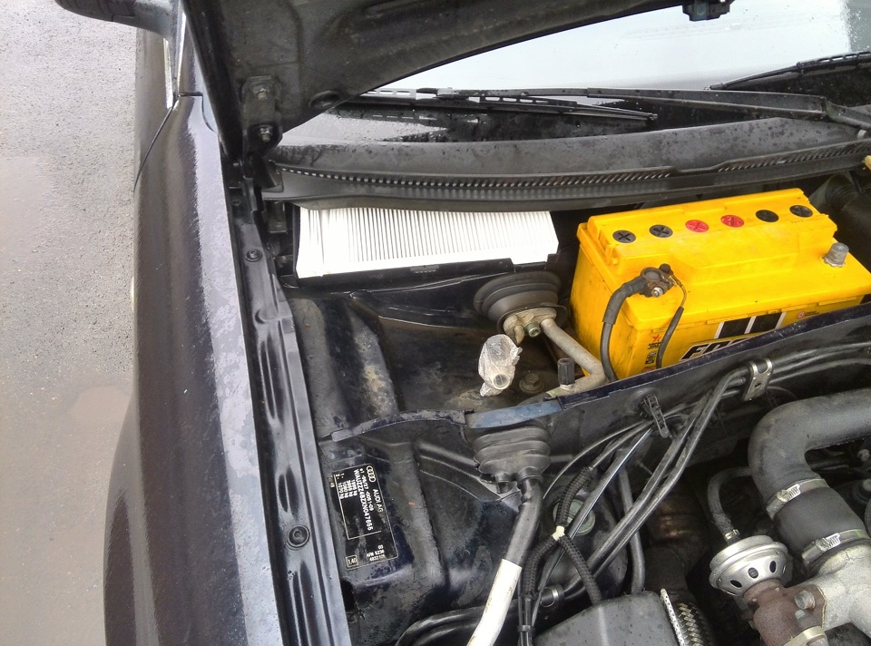 Замена салонного фильтра и чистка ливневки под АКБ — Audi A6 (C5), 1,9 ...