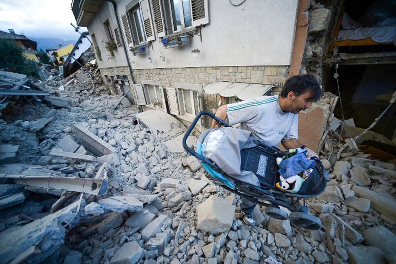 Землетрясение данные. Землетрясение в Италии 24 августа 2016. 2009 Год землетрясение в Италии. Сегодняшнее землетрясение в Италии. Землетрясение в л’Акуиле.