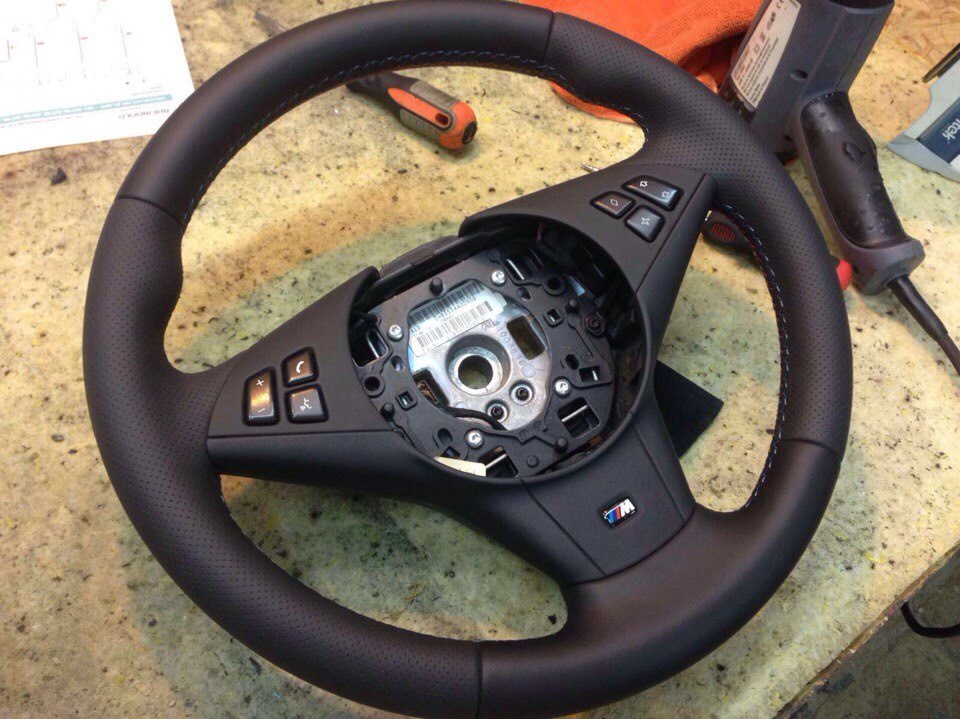 Перешивка М-руля в перфорированную кожу — BMW 5 series Touring (E61), 2 ...