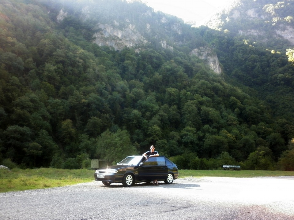 На юг на машине 2023. Путешествие по Абхазии на машине. Путешествие в Абхазию на автомобиле. Путешествие Абхазия на авто. Популярные машинки в Абхазии.