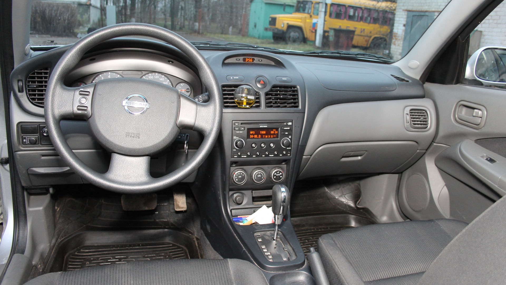 Nissan Almera n16 2006 салон