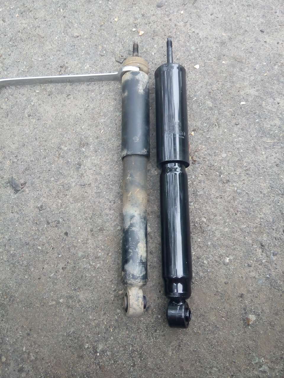 E3474 Амортизатор передний TOYOTA GRANVIA/GRAND HIACE/REGIUS/TOURING ...