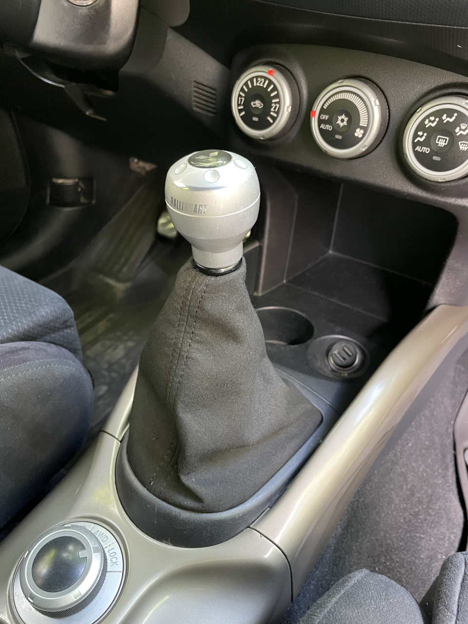 Ручка кпп Ralliart — Mitsubishi Outlander XL, 2,4 л, 2007 года ...