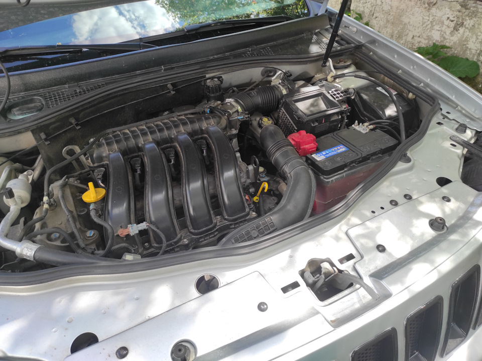 Уплотнитель под капот — Renault Duster (1G), 2 л, 2017 года ...