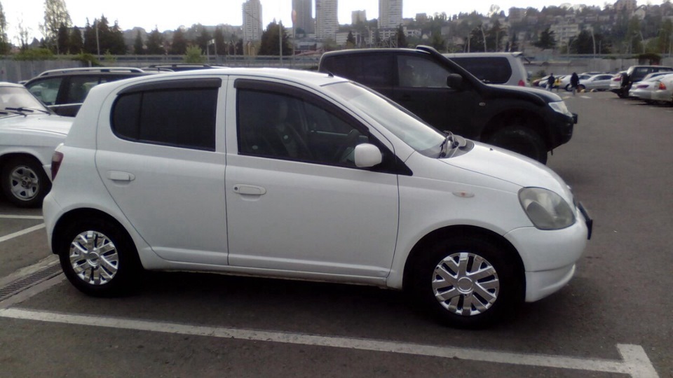 Toyota Vitz (10) 1.0 бензиновый 2001 | Рада своей девочке) на DRIVE2