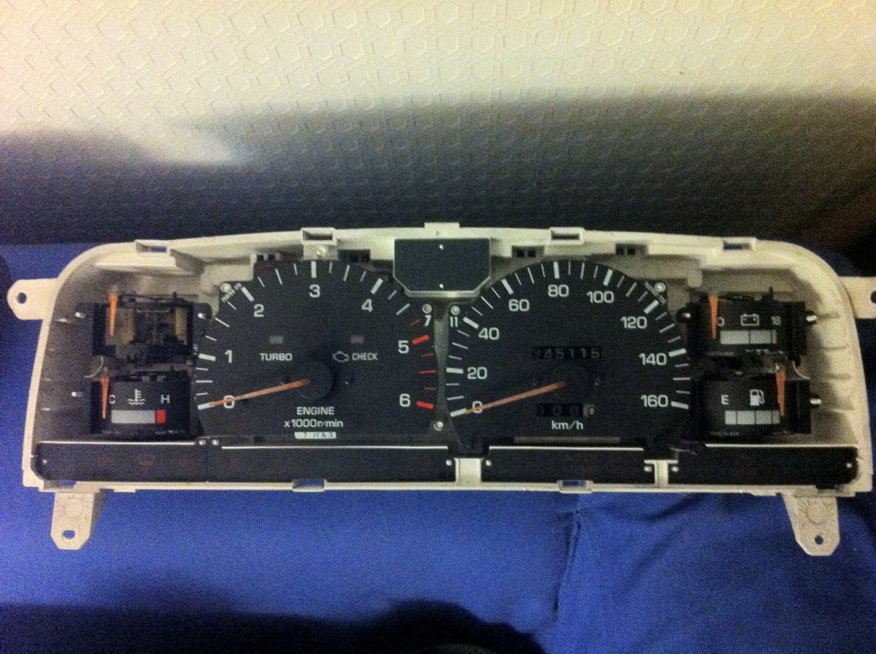 Щиток приборов toyota hilux surf 130. Панель приборов toyota hilux surf kzn185. Панель приборов toyota surf 185. Панель приборов сурф 130 механика дизель дорестайл. Панель приборов toyota hilux surf.