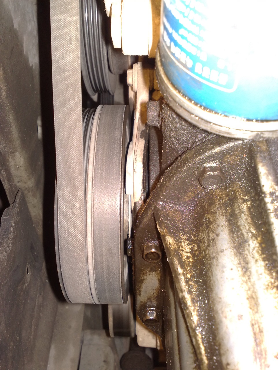 Потек передний сальник коленвала — Hyundai Elantra (3G), 2 л, 2003 года ...