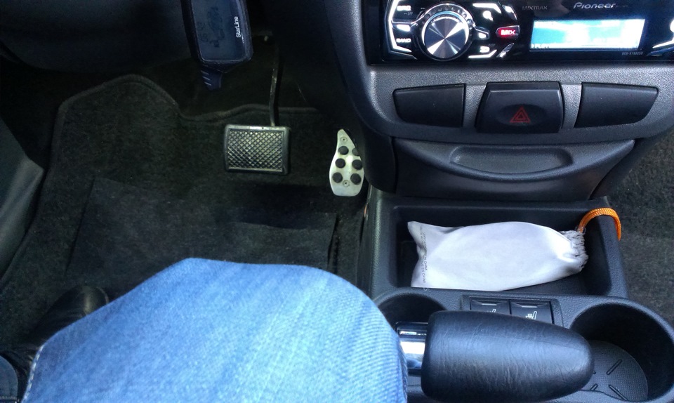 подсветка салона (передняя) — Lada Калина Спорт, 1,6 л, 2009 года ...