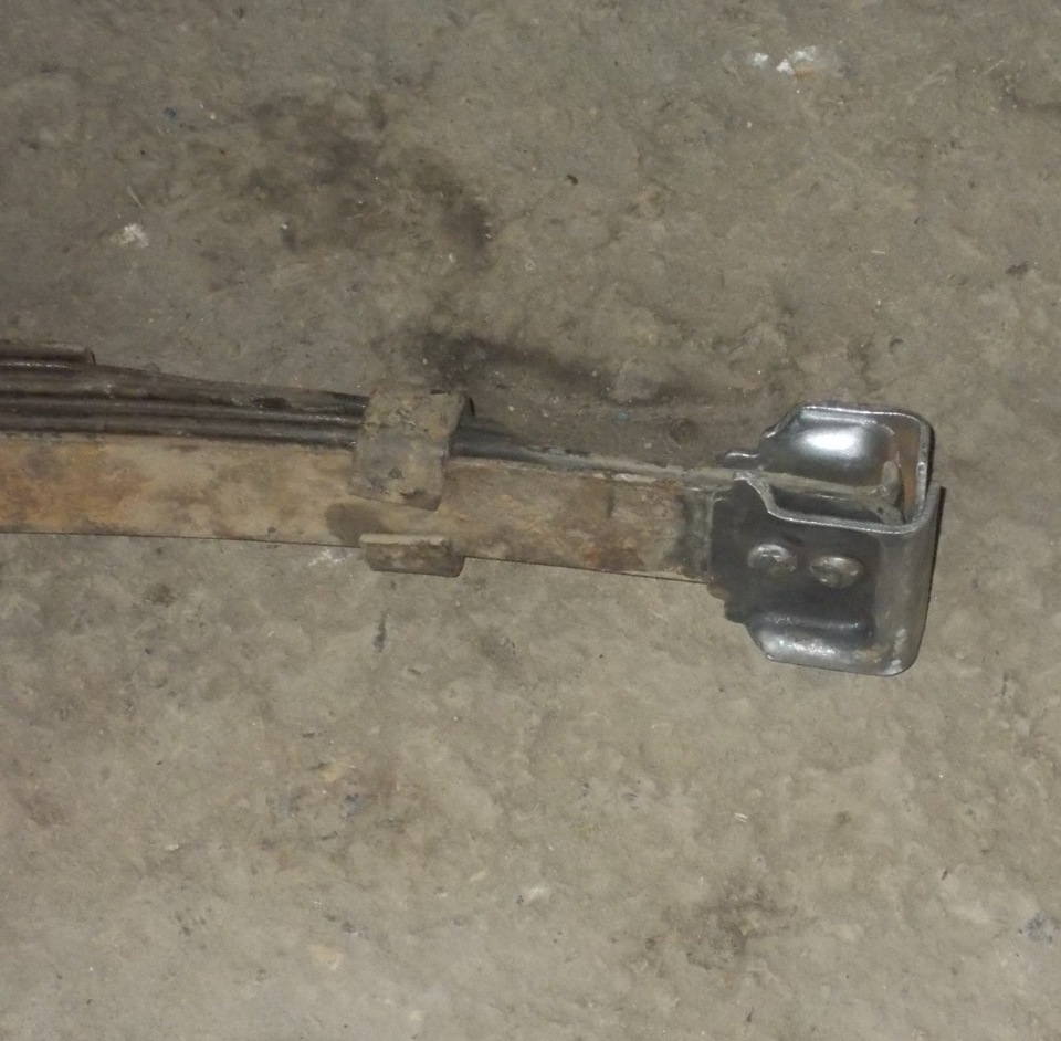 Комплект подрессорников уаз 452. Уаз 31512 крепление рессор. Уаз без рессор. Уаз без рессор. Рессора уаз 452.