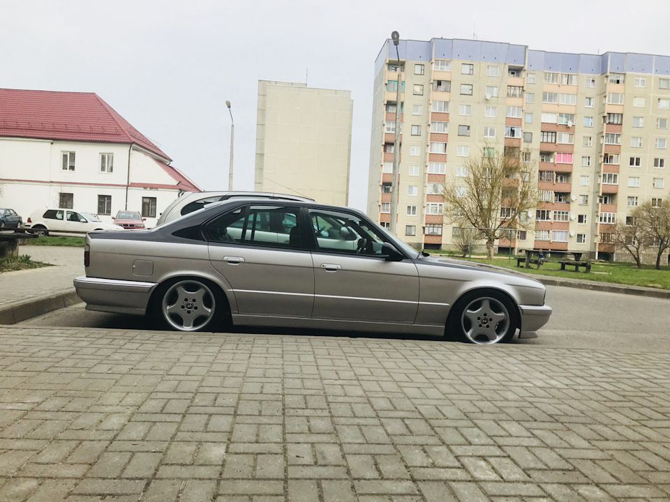 Photo from the logbook BMW 5 series (E34)