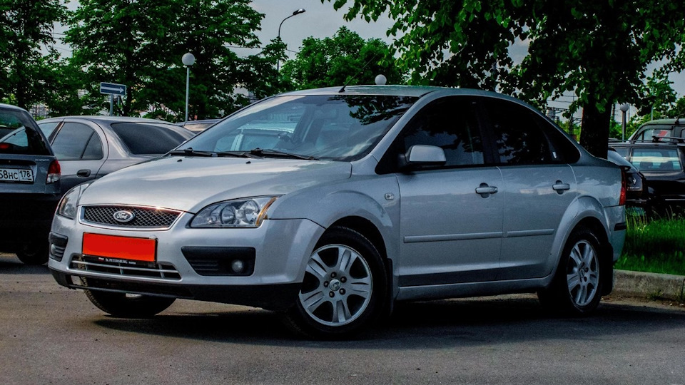 Форд фокус 2 100 л с. Форд фокус 2 в автосалоне. Форд фокус 2 2.0 156 л с. Ford Focus 2006 Крым. Розовый Форд фокус 2 седан.