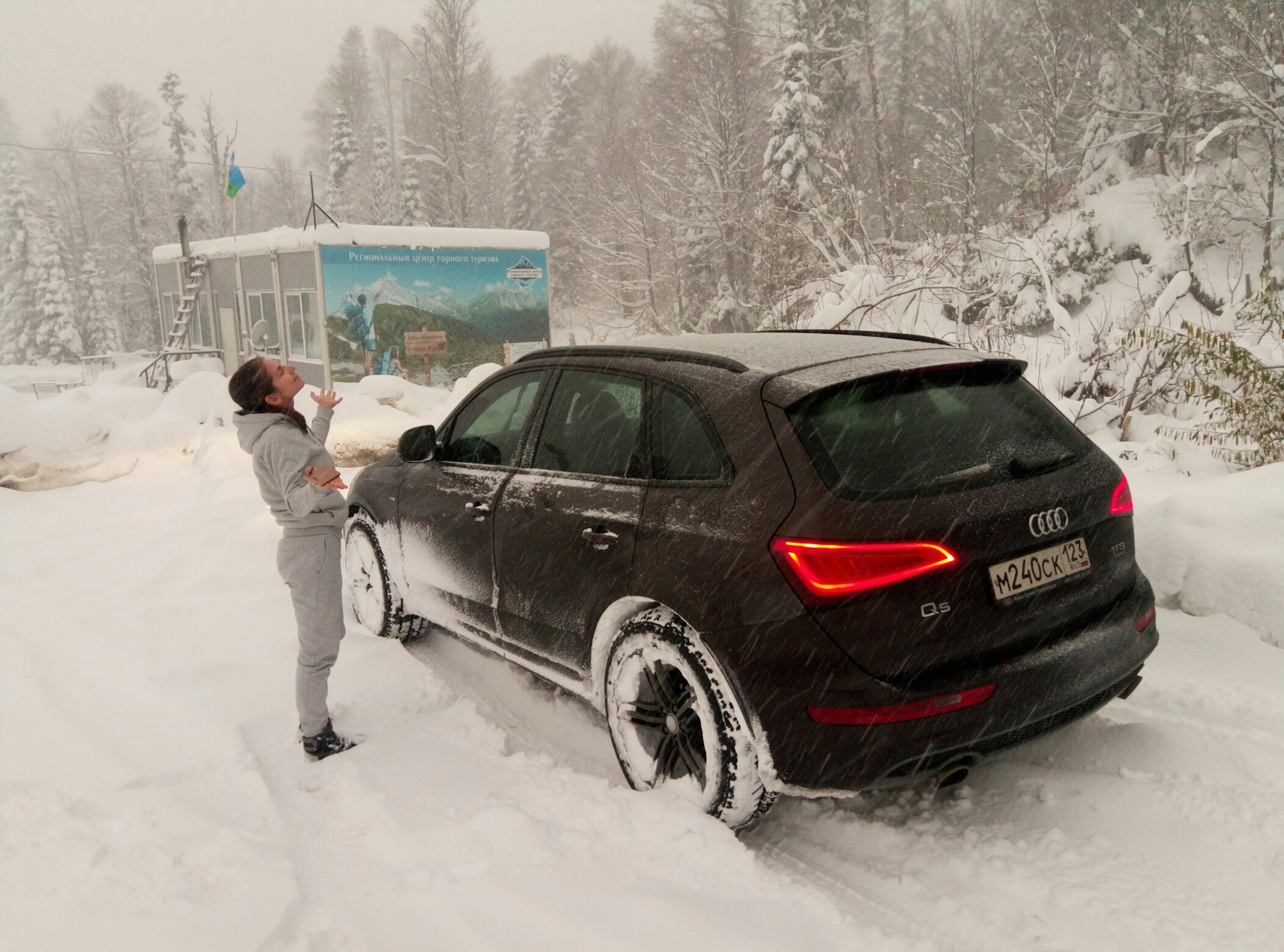 Audi новосибирск. Audi q8 зима. Ауди q5 кватро. Audi q5 зима. Audi q7 Snow.