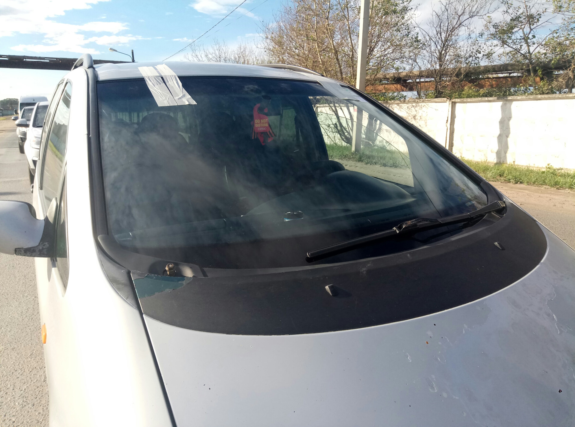 Лобовое стекло фольксваген шаран 2001 года. Лобовое шаран. Лобовое стекло benson на seat altea. Стекло лобовое с подогревом на фольксваген шаран. Пластиковые стекла vw sharan.