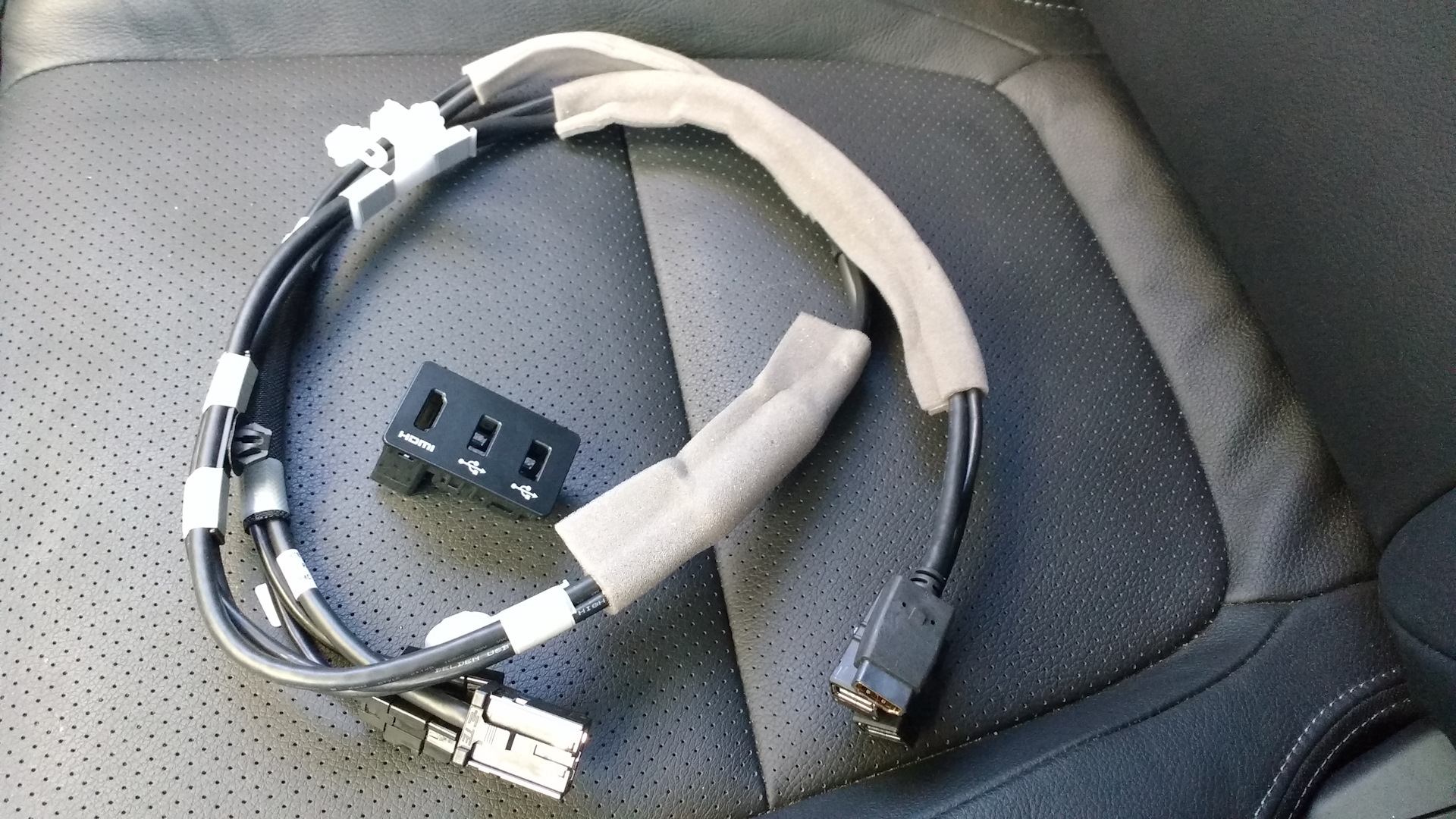 Мицубиси аутлендер разъем. USB розетка Mitsubishi Outlander 3. Mitsubishi Outlander 3 кабель USB. USB кабель Mitsubishi Outlander 3 разъем. Штатный кабель USB Mitsubishi Pajero Sport.