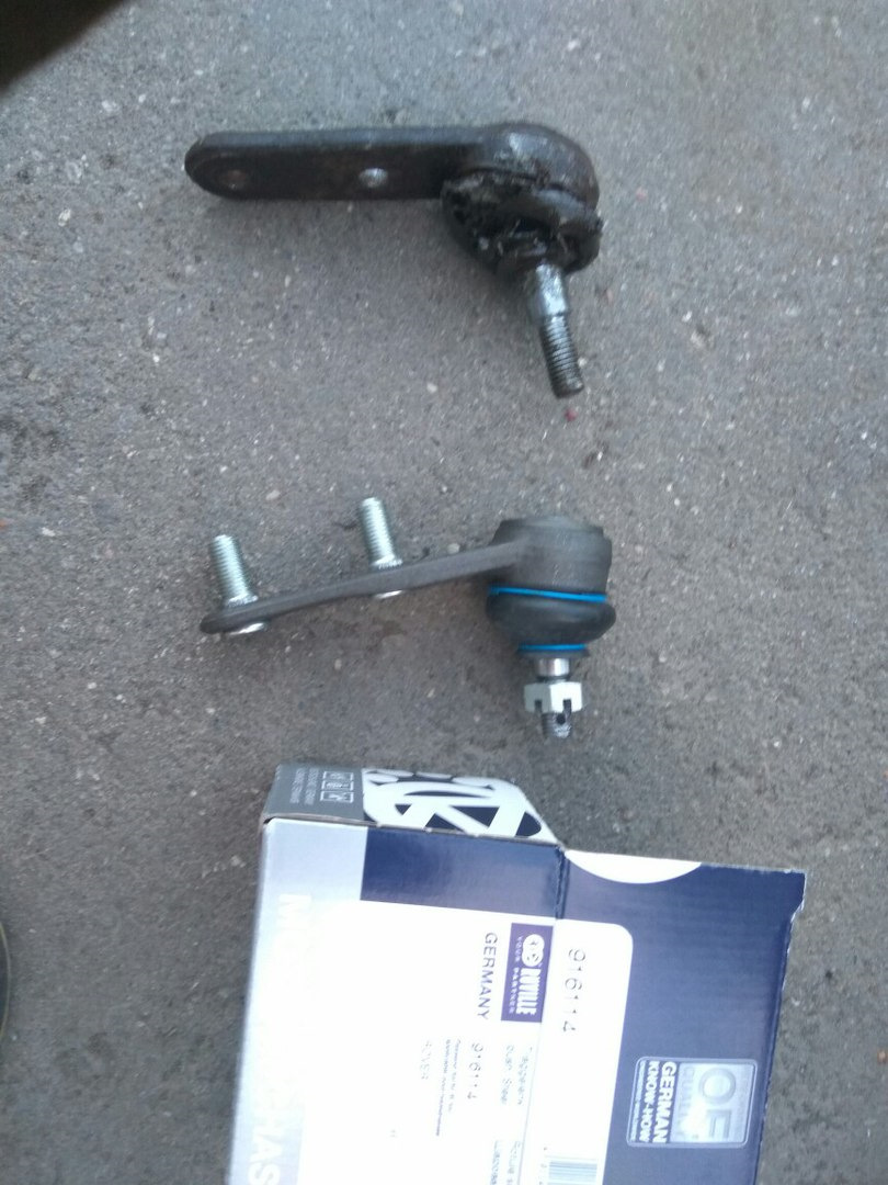 Пит-стоп у дома (замена масла в ГУР и замена втулки рычага и шаровой ...