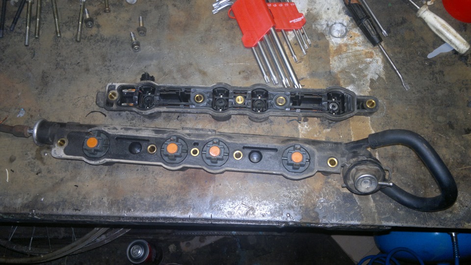 рампа пассат б3. рампа топливная пассат б3 1. топливная рампа фольксваген т4 2. топливная рампа ауди 80 б4. рампа пассат б3 с форсунками 2е.