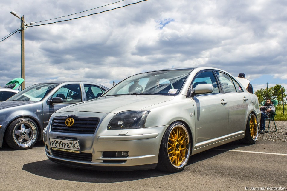 Toyota Avensis rays r17