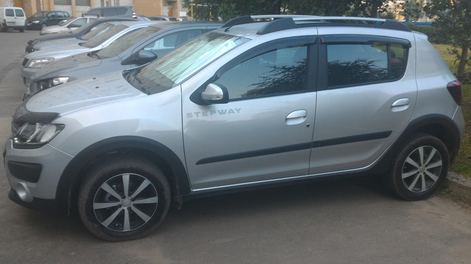 Оба сразу. — Renault Sandero Stepway (2G)