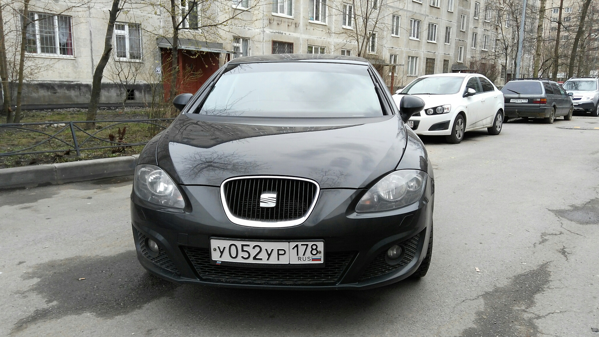 Ам 78. Сеат черный. Область Leon Black. Seat Leon черный фото.