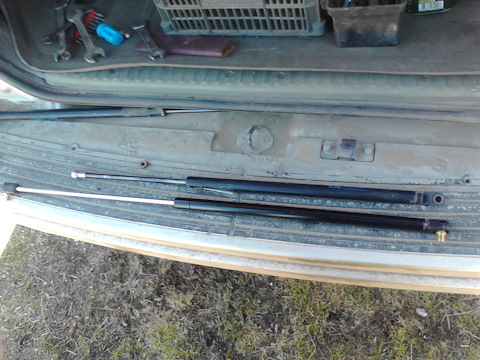 Стойки крышки багажника — ZX Landmark, 2,4 л, 2009 года | своими Стойки крышки багажника — ZX Landmark, 2,4 л, 2009 года | своими