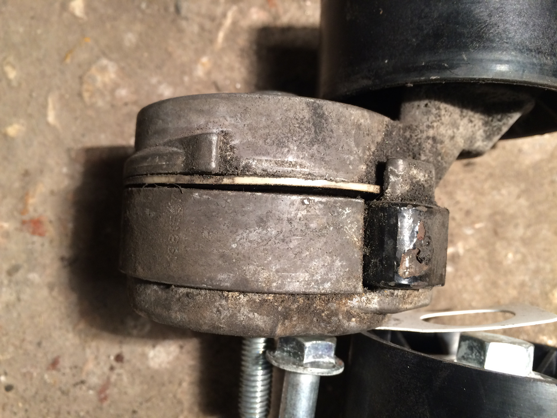 Киа спектра скрип кпп. Скрип бывший. Скрип. Киа рио 4 смазка дверных петель. Ты уже вошел в меня.