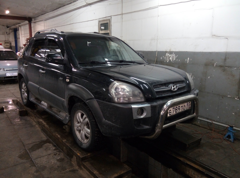 Защита переднего бампера (кенгурятник) HYUNDAI TUCSON (2004-2009)