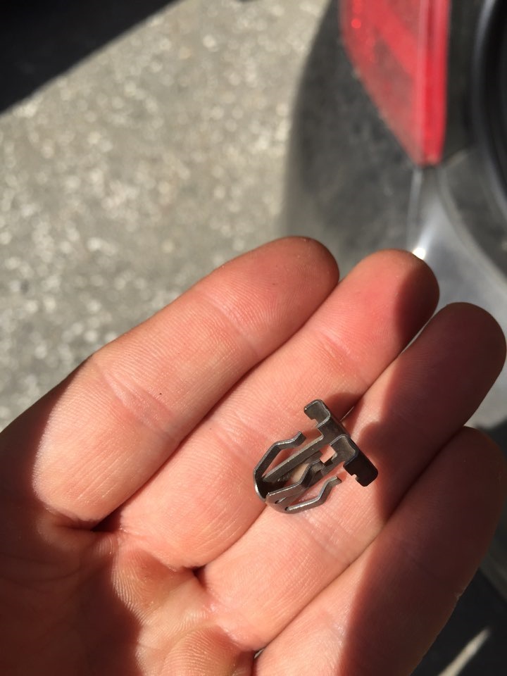 Пистон peugeot citroen 2210. Клипса порога дэу матиз. Клипса двери пежо 207. Пистон пежо. 904444 клипса peugeot-citroen.