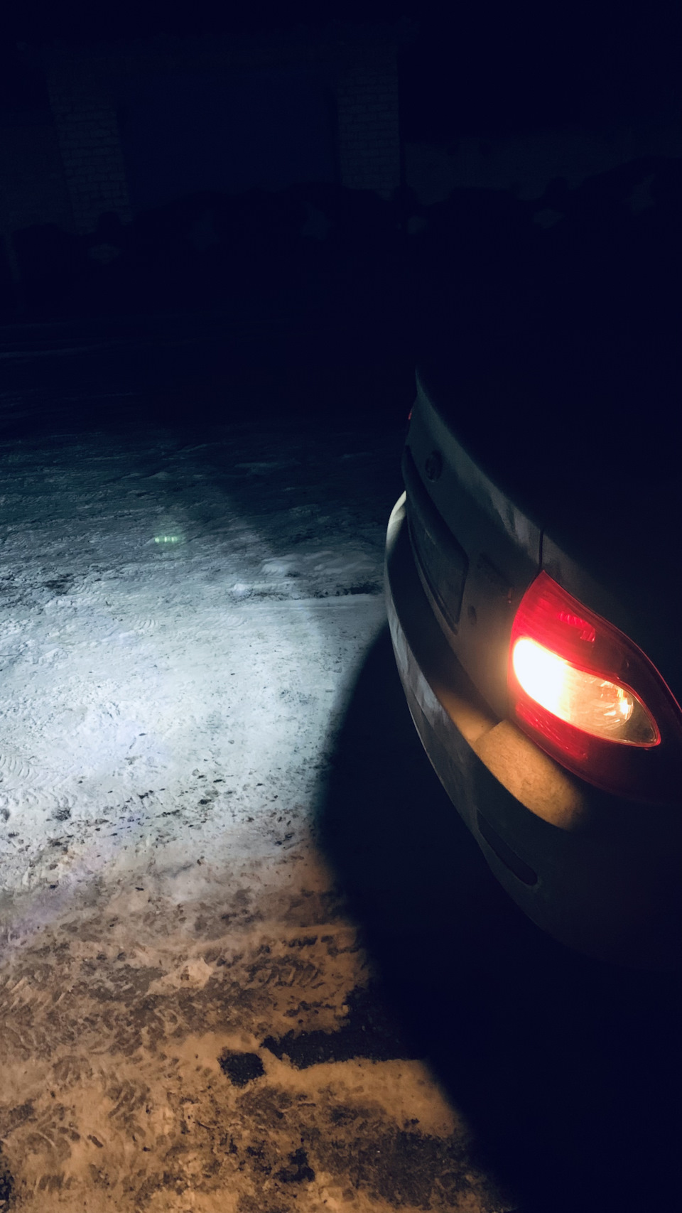 Замена ламп заднего хода — Lada Приора хэтчбек, 1,6 л, 2009 года ...