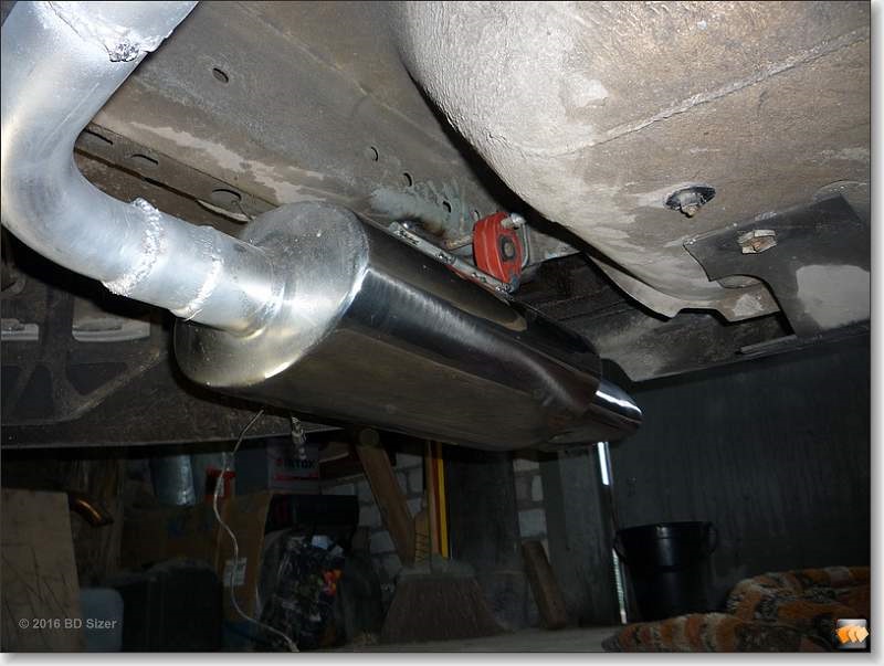 В буфер подвеса правого прямотока добавлен резиновый сайлент-блок-втулка, который добавляет жёсткости буферу и исключает удары выходного патрубка о бампер . — Ford S-Max (1G)