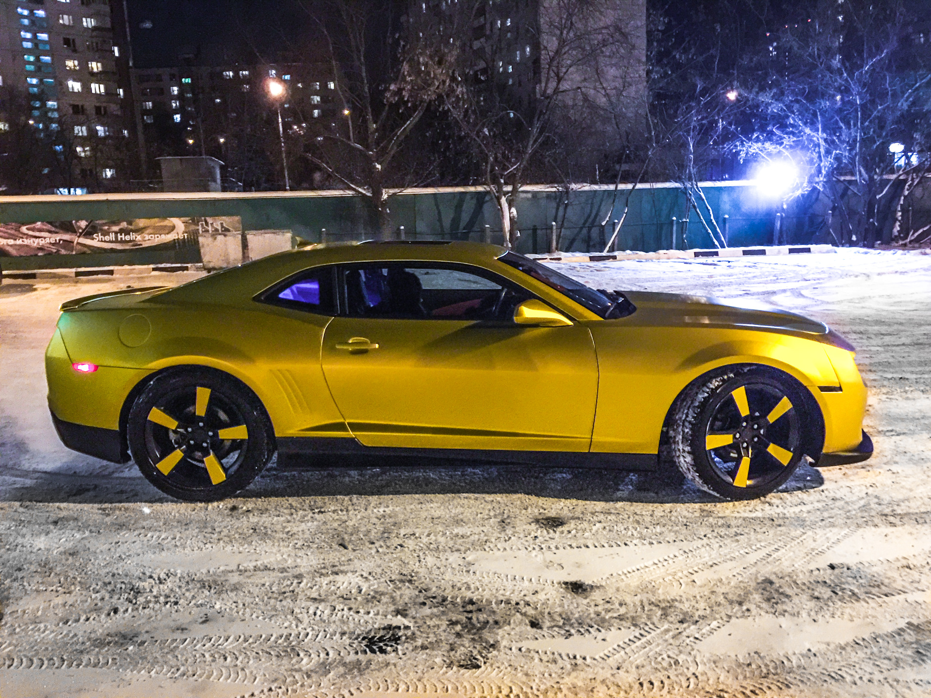 20 желтых машин. Шевроле Камаро Золотая. Шевроле Камаро хамелеон. Chevrolet Camaro золотой. Chevrolet Camaro Chameleon Chrome.