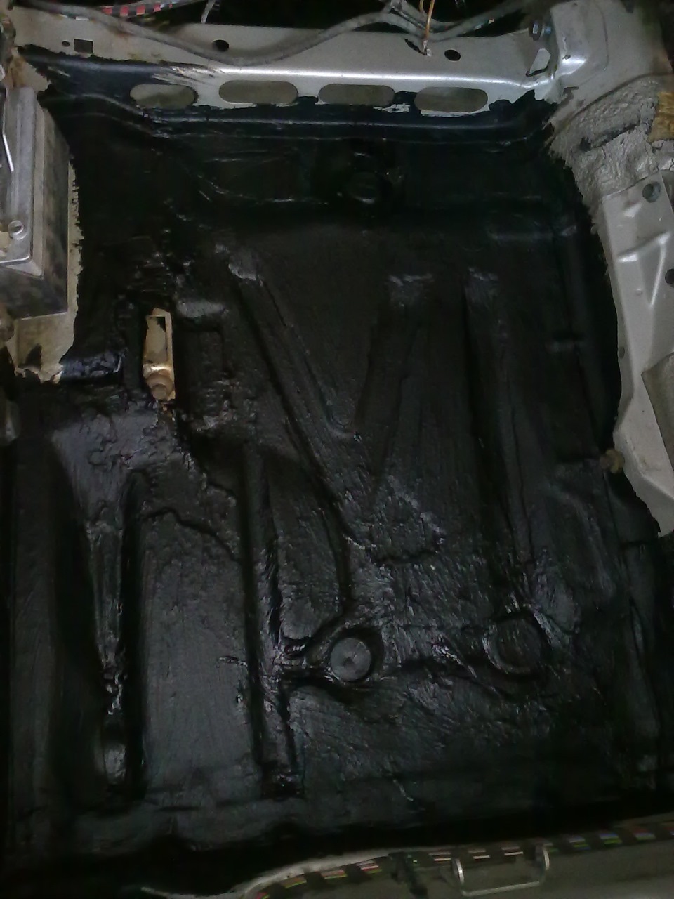 Питание бензонасоса, ну и из этого следует, лишь бы был повод разобрать ...