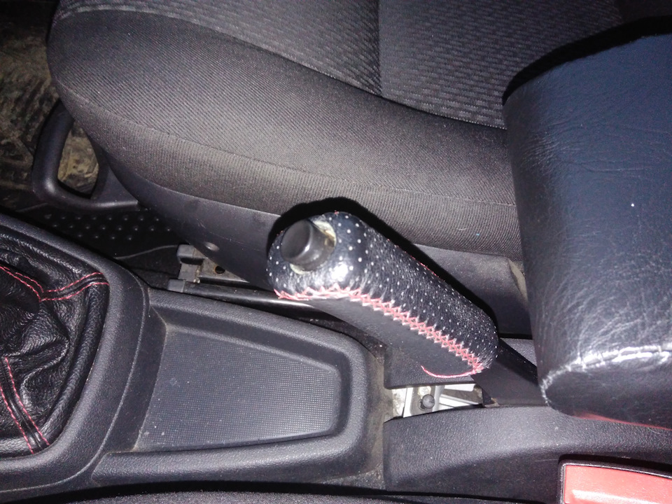 Простое устранения дребезга рычага КПП и замена его кожуха Lada Калина седан,