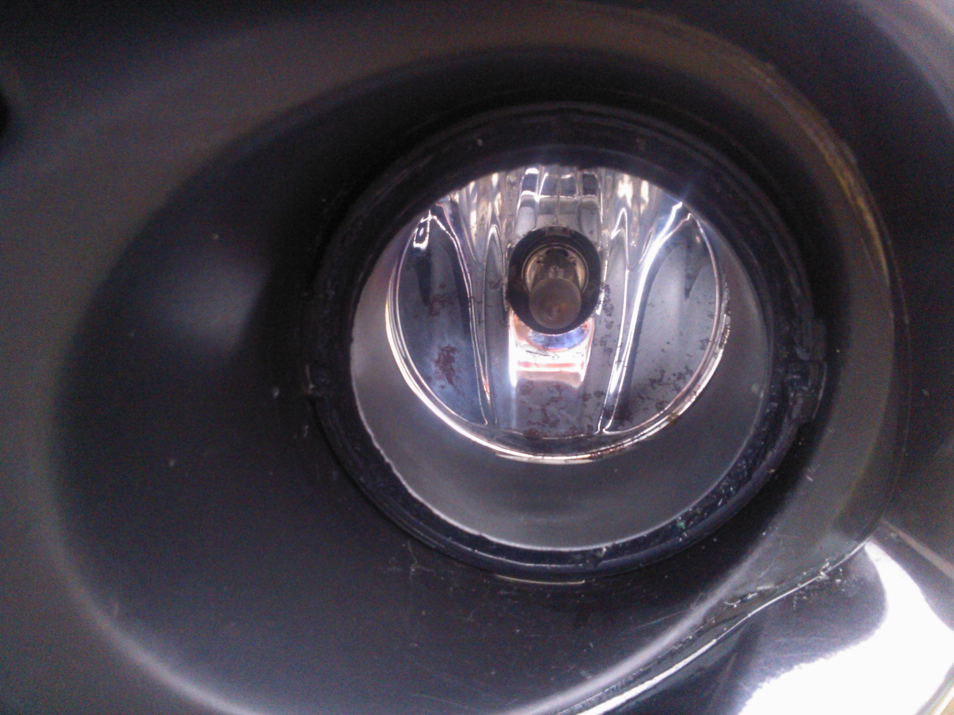 Противотуманные фары nissan note e11. Противотуманки elf 2009. Nissan note e11 противотуманки. Ноут е12 кузов птф. Птф ниссан ноте е12.