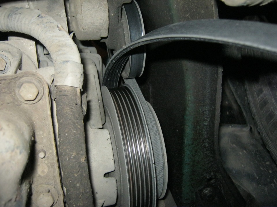 Генератор range rover l322 4. Генератор range rover v8. Как снять генератор ровер. Генератор дискавери 4 2. Снятие генератора на ровере 600.