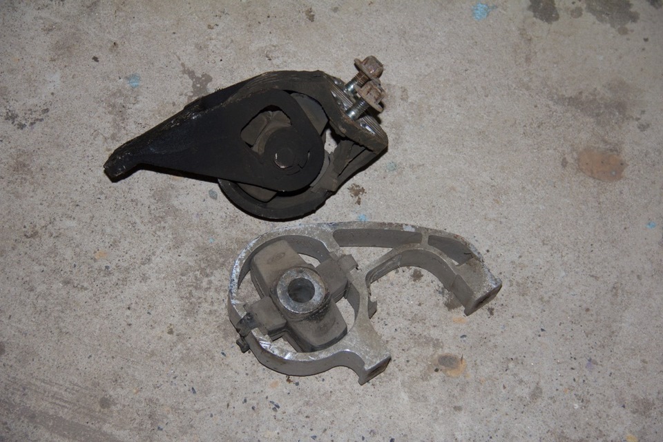 Ребята, подскажите как поменять заднюю подушку двигателя? — Ford Mondeo ...