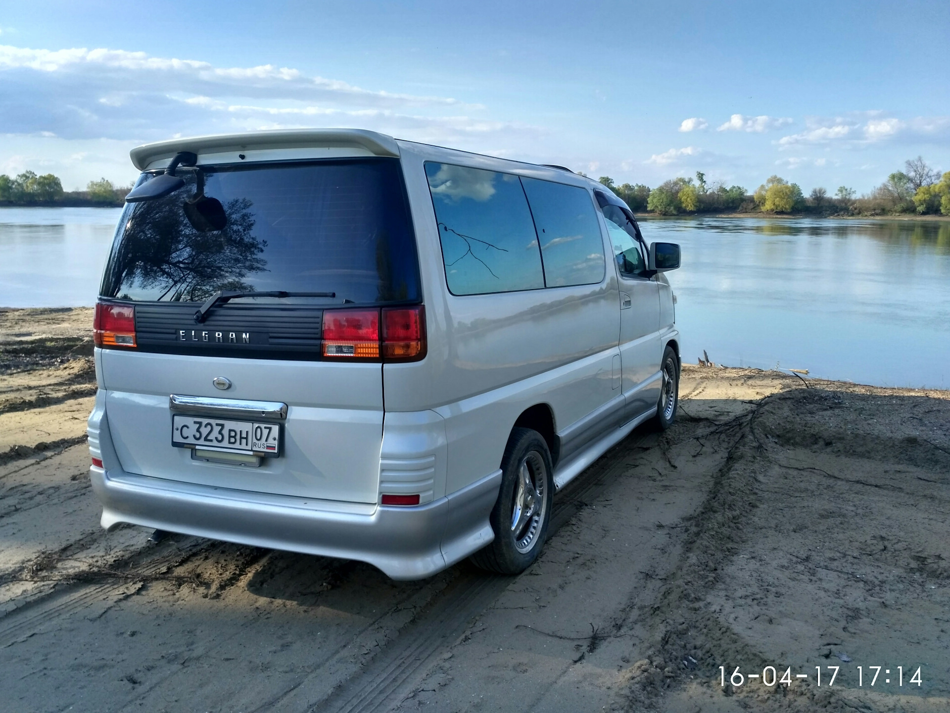 Nissan Elgrand e50 Nismo