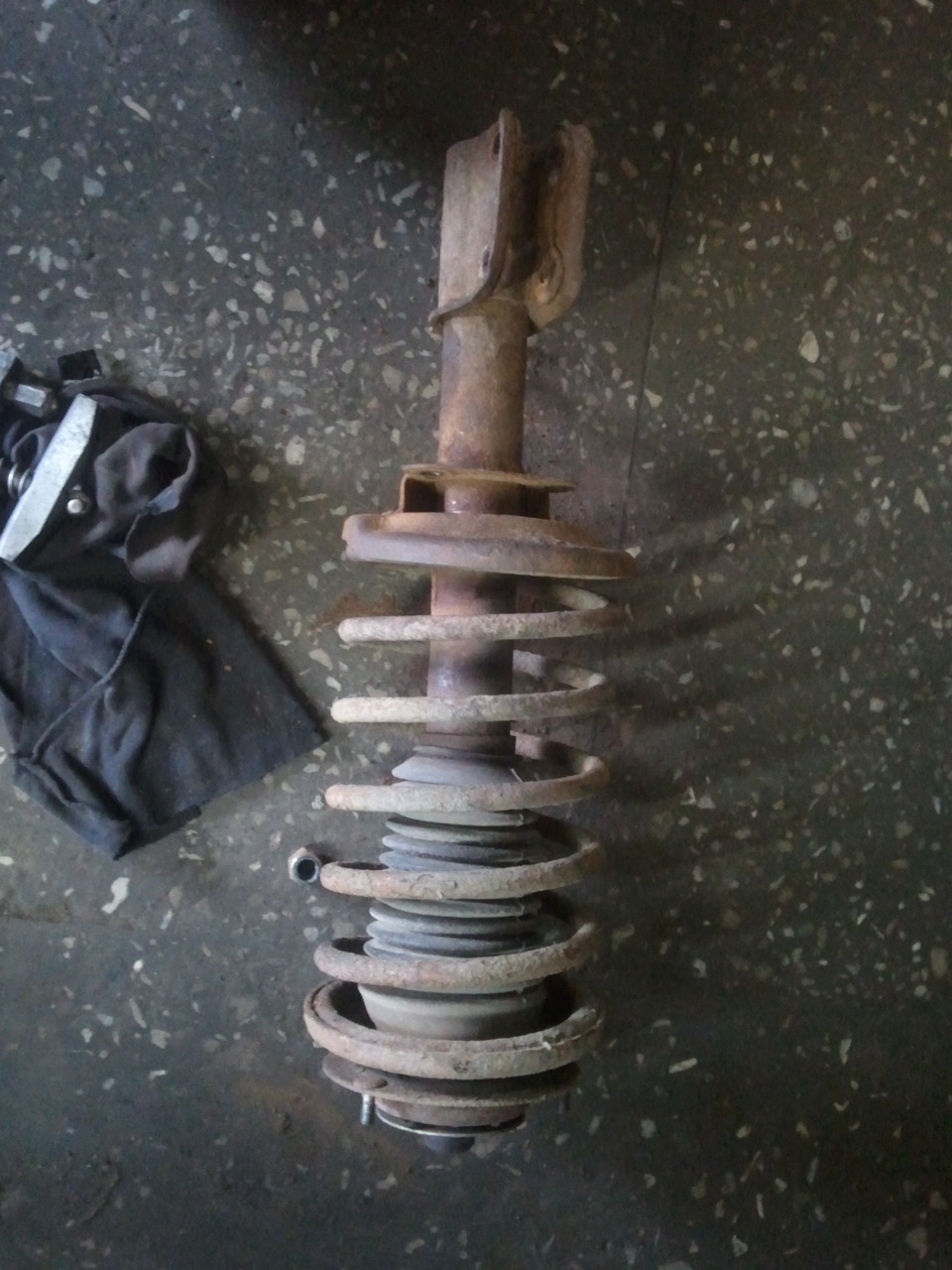 Передняя подвеска. Часть 3: Полу-субарь стойки на тачке — Москвич 2141 ...