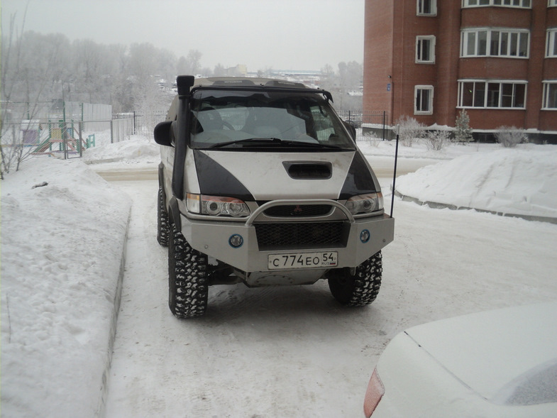 Митсубиси делика в раптор. Силовая дуга на бампер делика. Силовой бампер делика. Силовой бампер делика. Силовой бампер делика.
