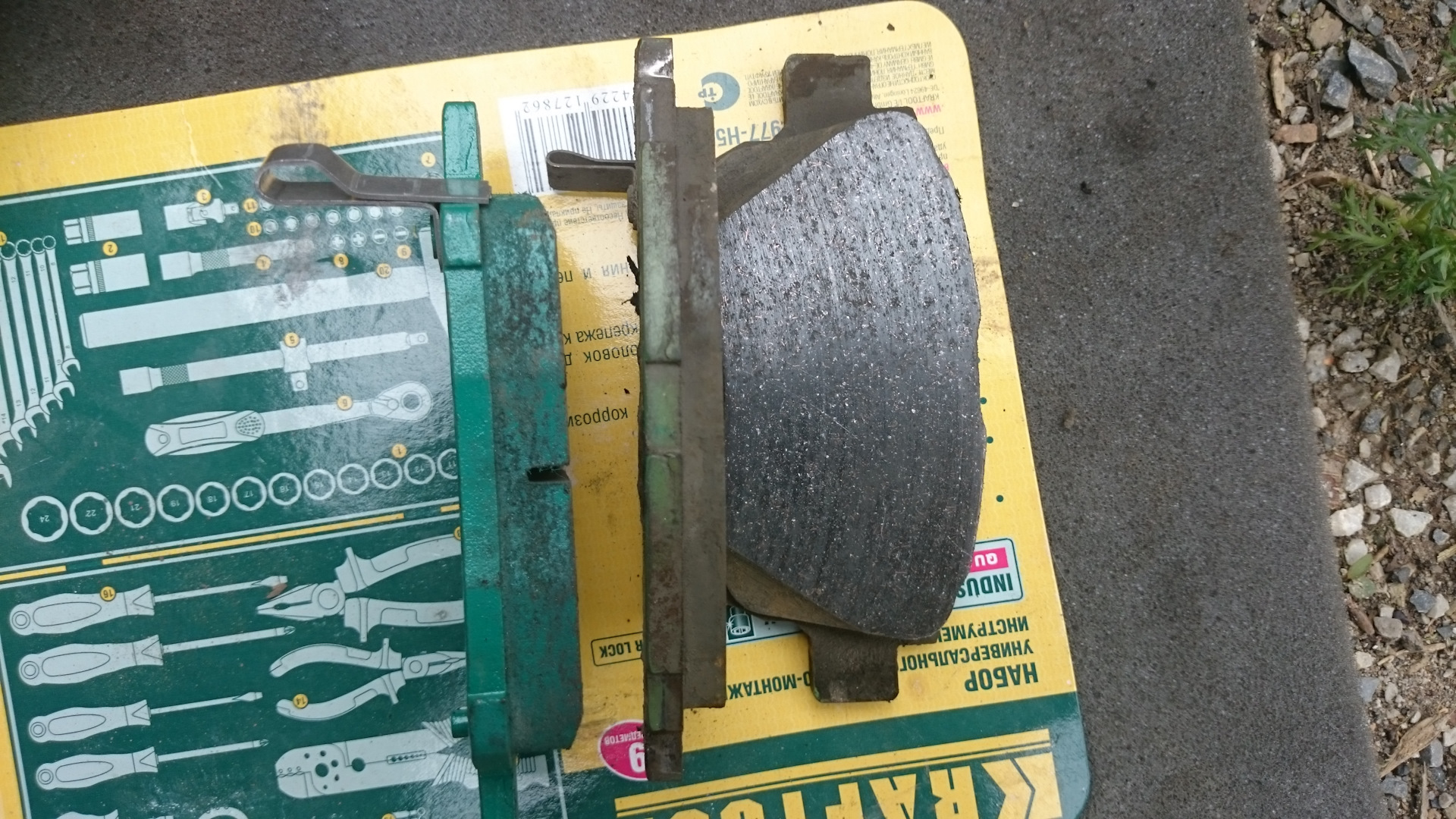 замена тормозных колодок самостоятельно — Toyota Prius (20), 1,5 л ...