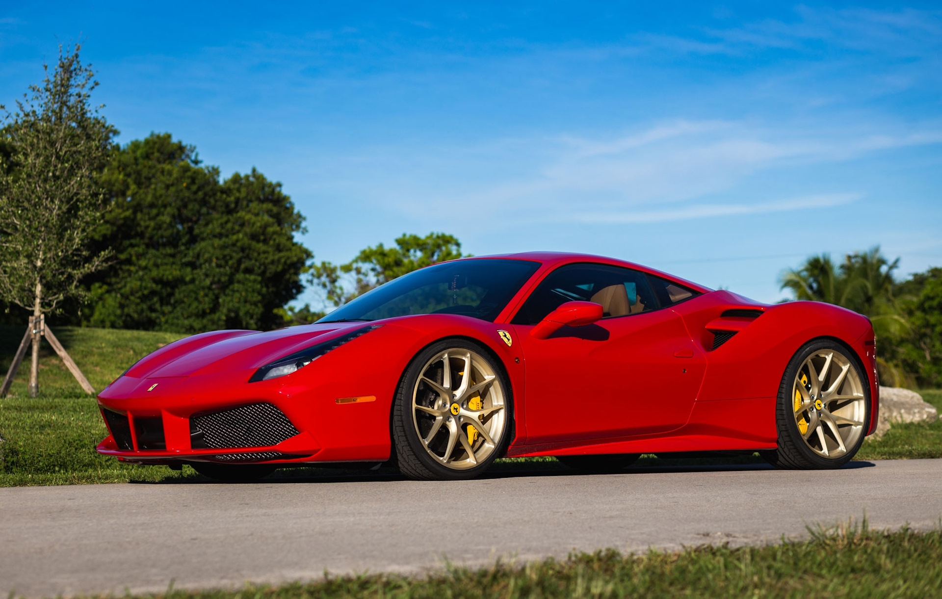 Автомобиль Ferrari 488 GTB