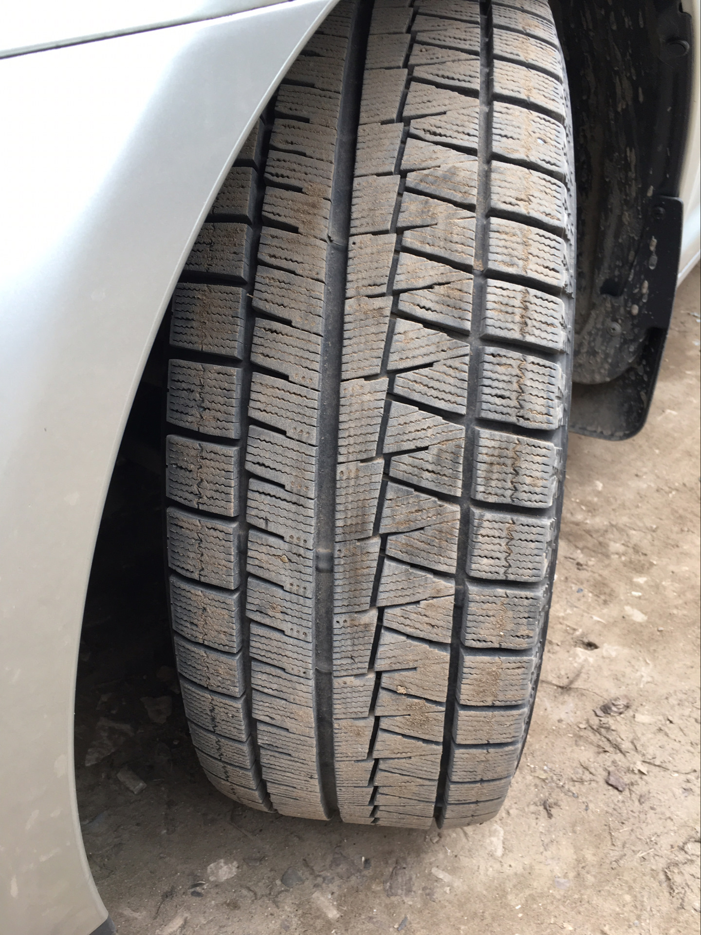 Бриджстоун r16. Blizzak Revo GZ 205/55 r16. Бриджстоун близак липучка 205/55 r16. Бриджстоун близак Рево GZ 205 55 r16.