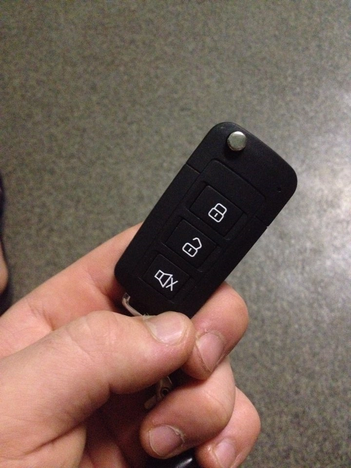 новая сигнализация… долго мечтал — Audi 100 (C4), 1994 года ...