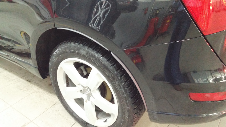 Защищаем кромки арок и задних дверей — Audi Q5 (1G), 2 л, 2010 года ...